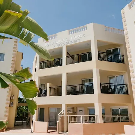 Kings Sunset 2 Bedroom Sea View Flat In