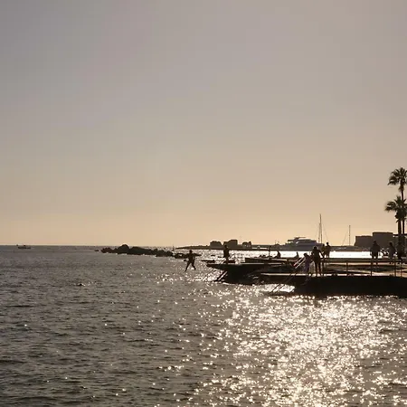 Kings Sunset 2 Bedroom Sea View Flat In